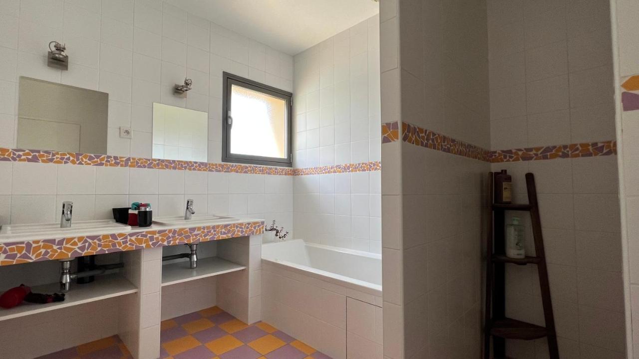 Marquis De Carrou Bed & Breakfast Rochefort-Samson ภายนอก รูปภาพ
